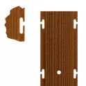 Dettaglio delle asole integrate e della superficie nervata del palo tubolare Corten per vigneto SIKA Orbit